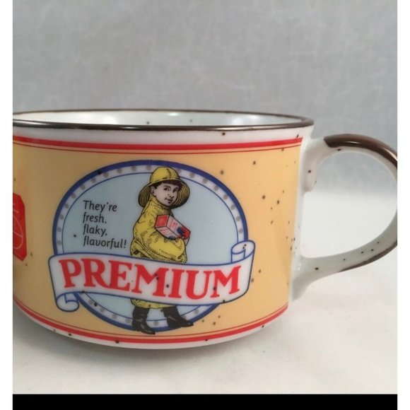 Set of 2 Premium Crackers Mugs, Soup, Chili, Cocoa, Coffee, 1991 Made in Japan - Picture 3 of 7